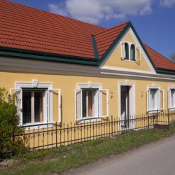 Fertig renovierte Fassade gestrichen mit KEIM Farbe