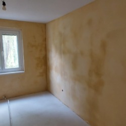 Schöne Fassade und Naturfarben mit Spachteltechnik
