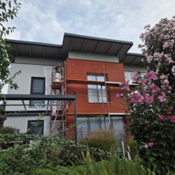 Neuer Fassaden Anstrich für modernes Haus