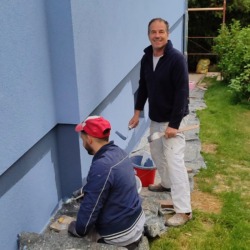 EF-Haus - Fassade neu gestrichen mit Vollwärmeschutzrenovierung (blau)
